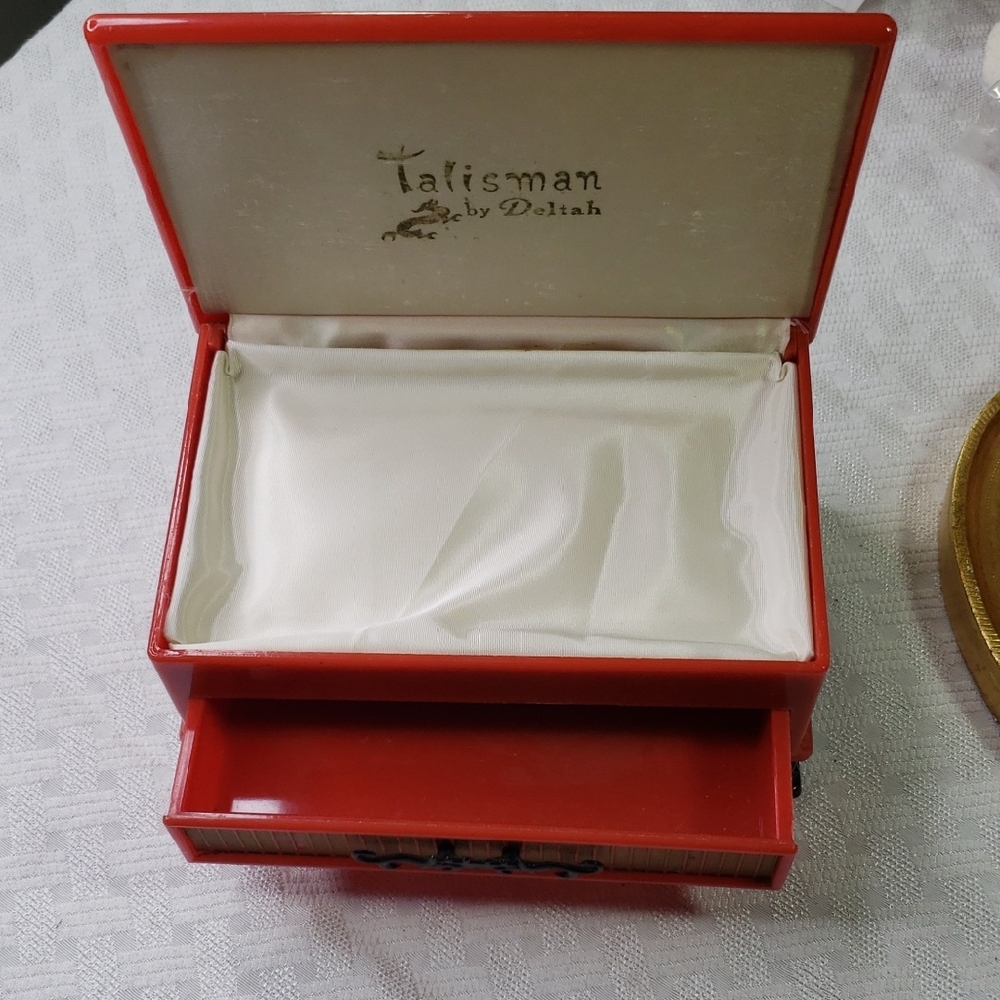 MCM Delta Pearl Presentation Box